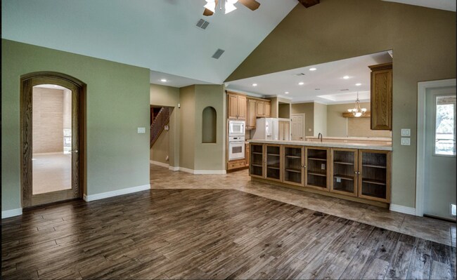 Building Photo - 217 Mecca Dr