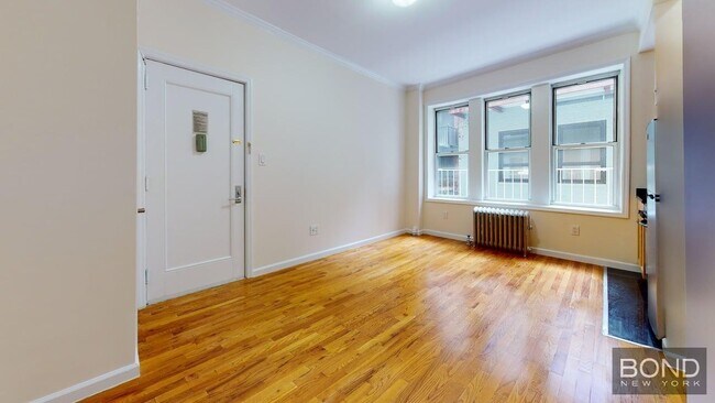 Building Photo - 117 W 13th St