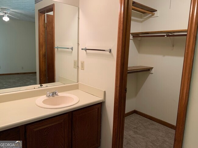 Building Photo - 1103 Booth Ct SW