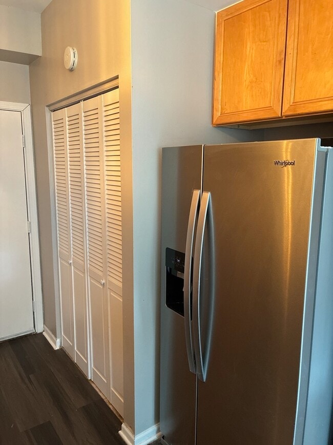 Building Photo - 1858 S Fallbrook Dr