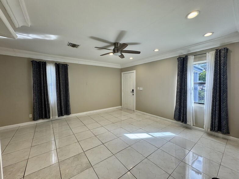 Building Photo - 839 NW 16th Ter