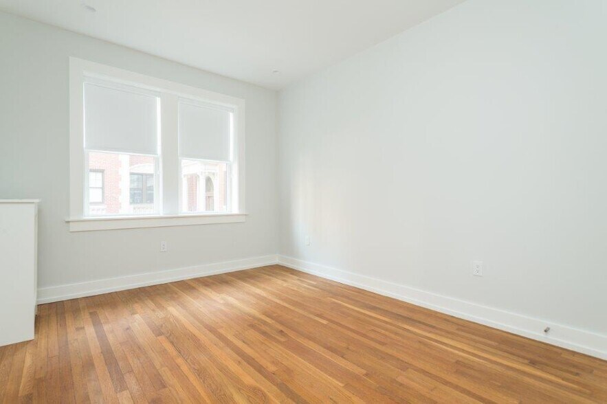 Building Photo - 16 Forest St