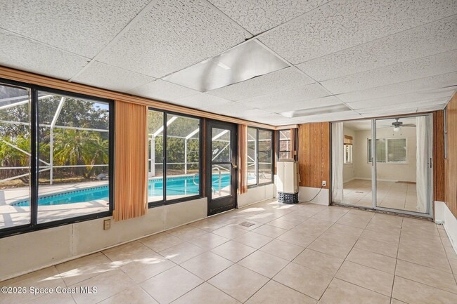 Building Photo - 1340 Mariposa Dr NE