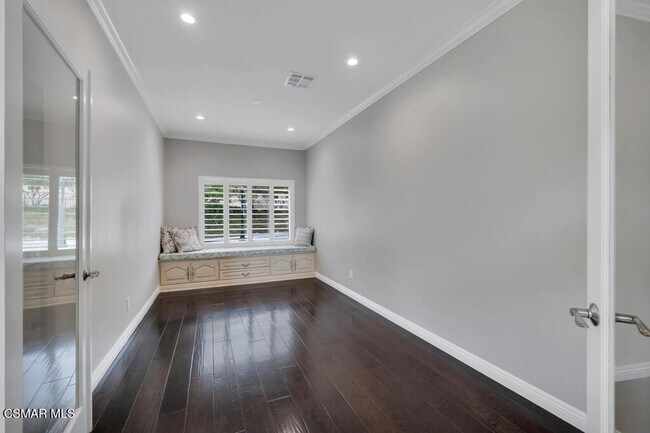 Building Photo - 6320 Ballantine Pl