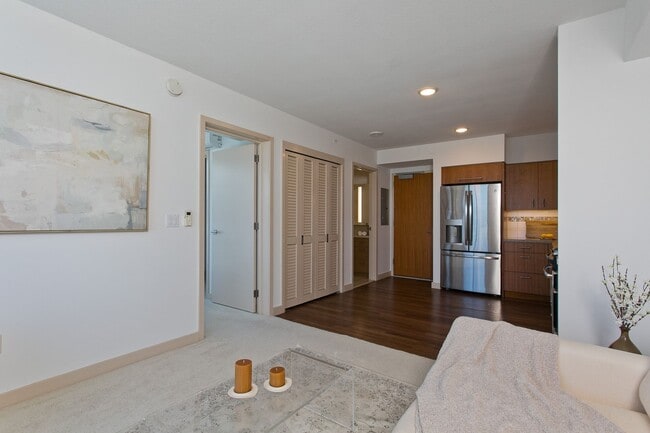 Building Photo - Modern 1-Bedroom Condo in Kakaako – 20th F...