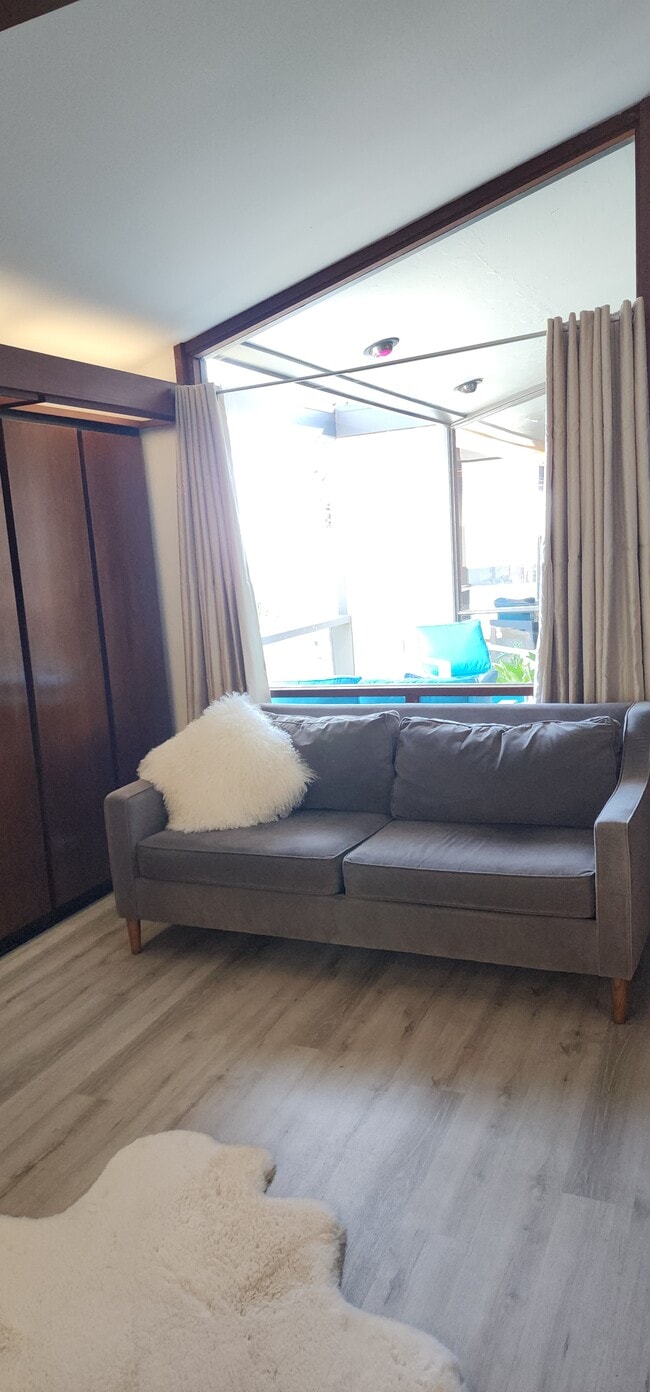 Building Photo - 100 Wimbledon Way