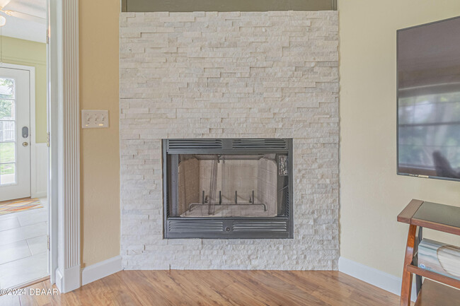 Building Photo - 6236 Clover Bend Dr