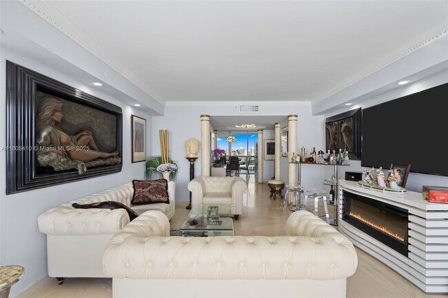 Building Photo - 17555 Collins Ave