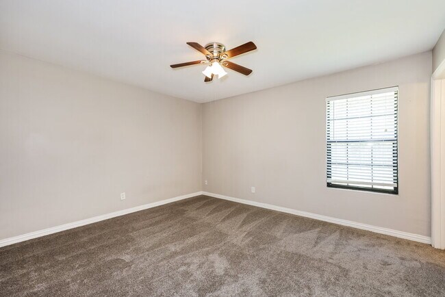 Building Photo - 1108 N Knowles Dr