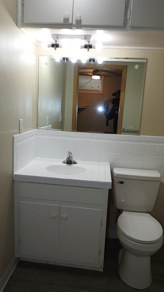 Building Photo - 1224 N Cottage Ave