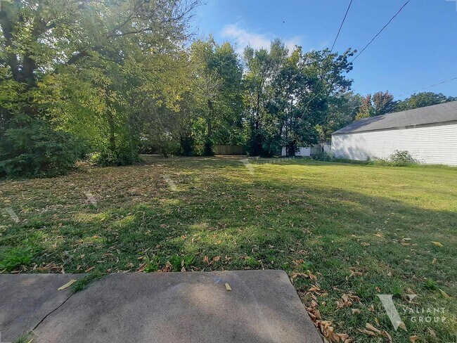 Building Photo - Spacious  5-Bedroom, 3-Bath Home in Midtown Springfield