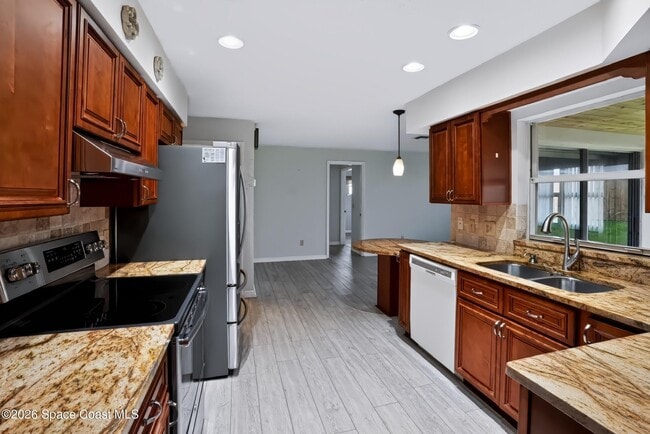 Building Photo - 741 Verbenia Dr