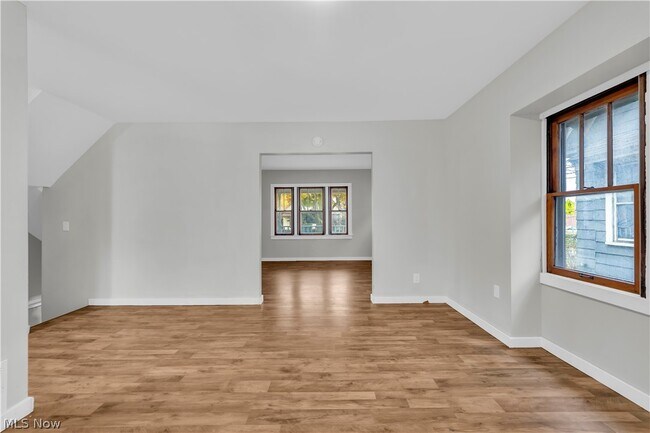 Building Photo - 485 E Archwood Ave