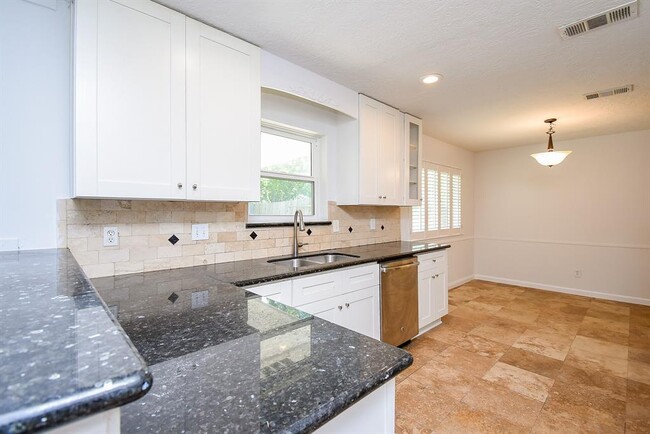 Building Photo - 154 Squires Bend