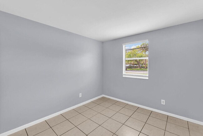 Building Photo - 333 SE Martin Ave