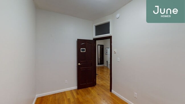 Building Photo - Full room in 3-bed/1.0-bath Home
