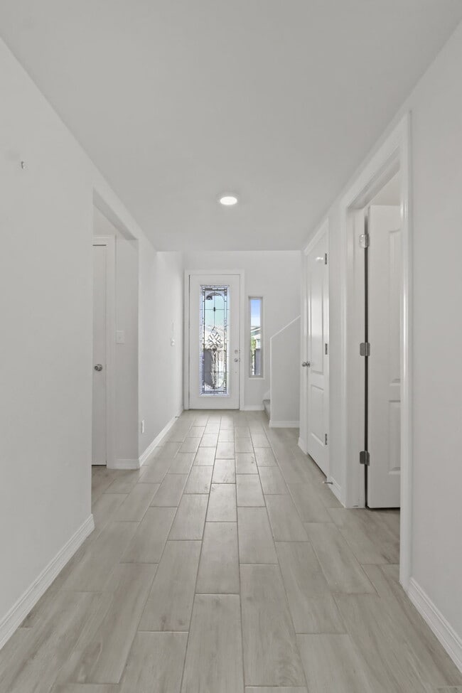 Building Photo - 4-Bed, 3.5-Bath Home in 79928
