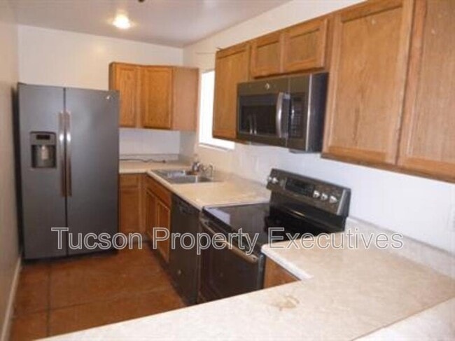 Building Photo - 1412 E 25th St