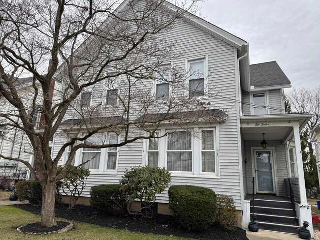 Building Photo - 212 N Sumner Ave