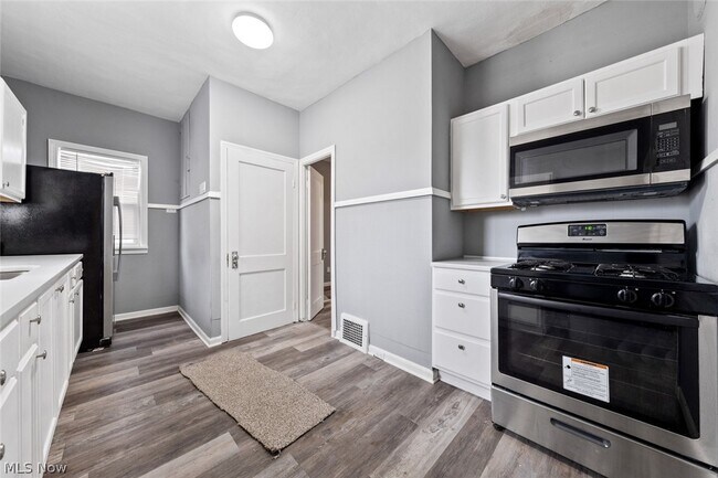 Building Photo - 3753 W 139th St
