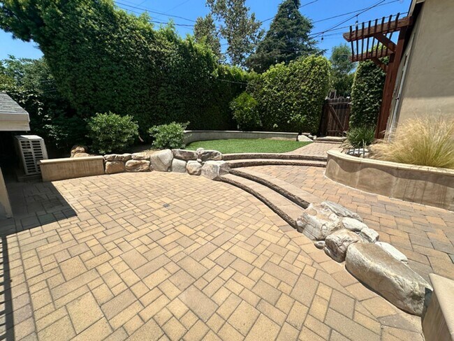 Building Photo - 2BD/1BA DT Fullerton Vintage 1922 House w/...