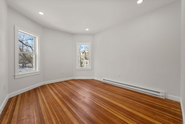 Building Photo - 53 Woodford St