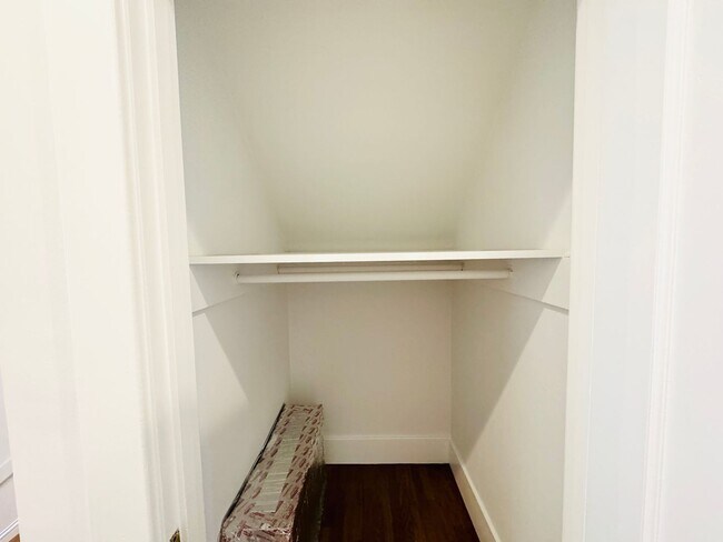 Building Photo - Bernal/Mission/Noe: Updated Flat w/ Shared...