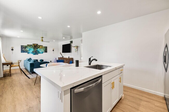 Building Photo - 72546 Edgehill Dr