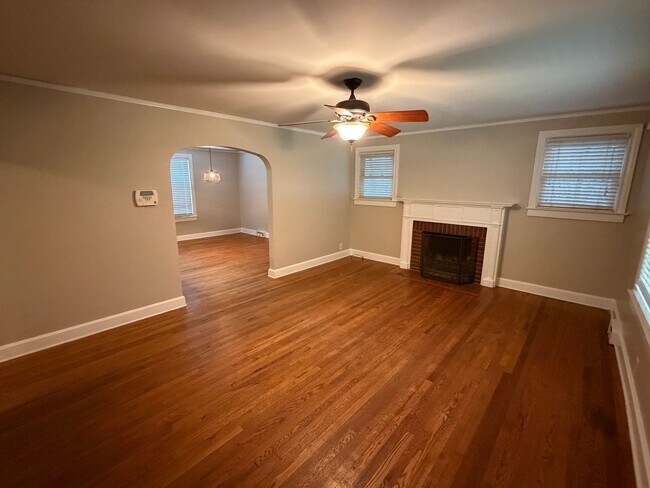 Building Photo - AUGUST RENT SPECIAL! 2 Bed, 1 Bath Home Available in Greenville
