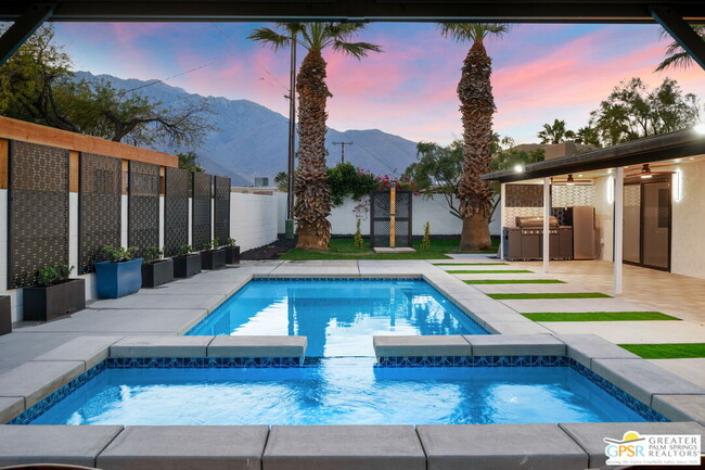 Building Photo - 2435 Wayne Rd