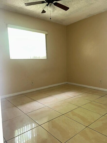 Building Photo - 2440 NW 39th Wy