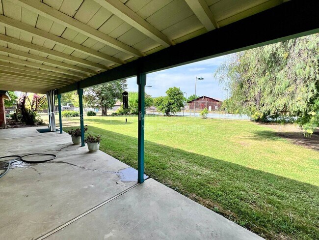 Building Photo - 9193 N Fowler Ave