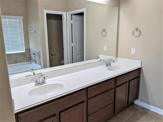 Building Photo - 9427 Fossil Canyon Dr