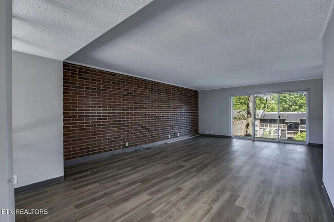 Building Photo - 400 Dublin Dr