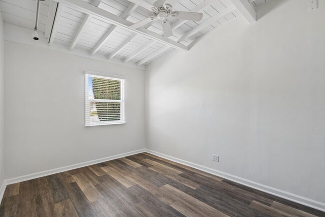 Building Photo - 375 E 20th St