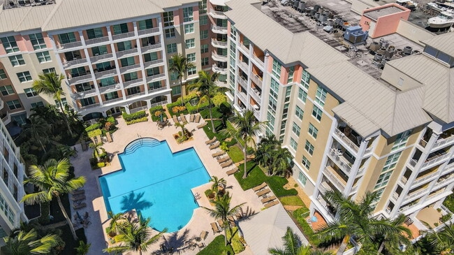 Building Photo - 806 E Windward Way