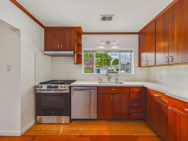 Building Photo - San Carlos home for rent plus studio in-law unit! $7,500