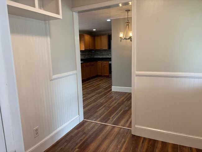 Building Photo - Updated 2 bedroom with Bonus room home in ...