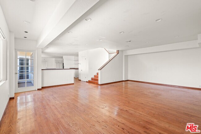 Building Photo - 3962 Oakfield Dr