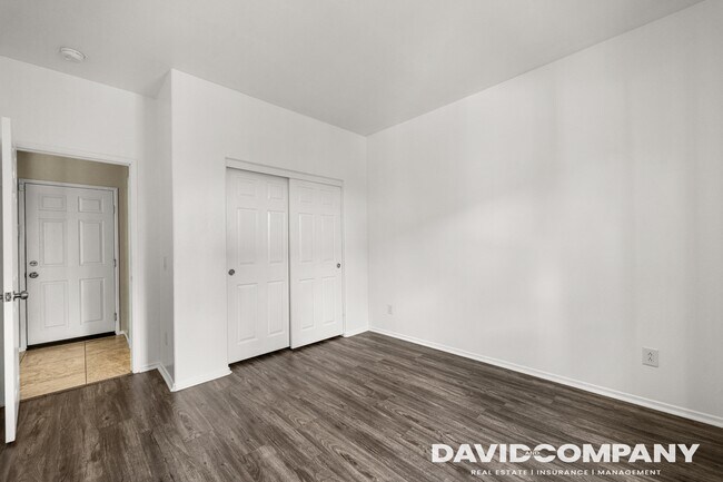 Building Photo - 1105 N Yucca Ave