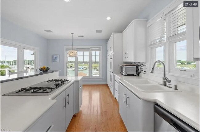 Building Photo - 31 Bay Front Pl