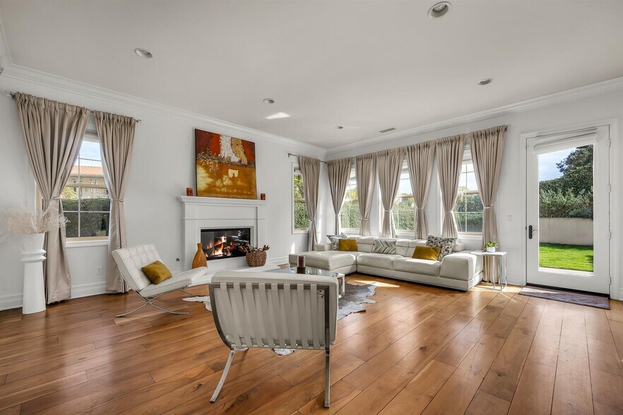 Building Photo - 8001 Ocean Bluff Dr