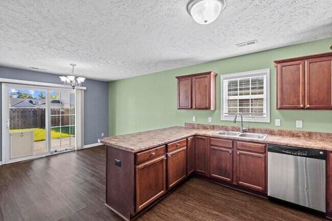 Building Photo - Beautiful home in great neighborhood!