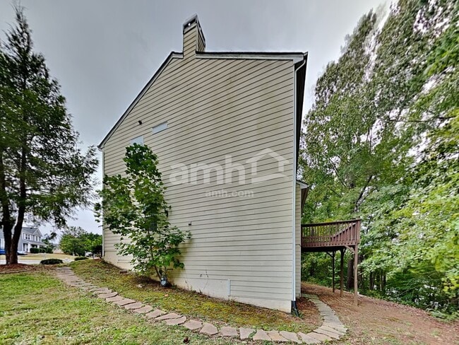 Building Photo - 2911 Water Lily Ct