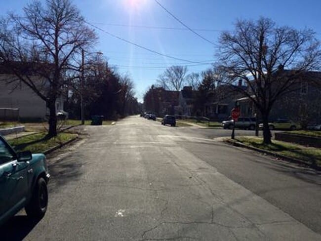 Building Photo - 3 bed 2 bath house. Laundry, all electric,...