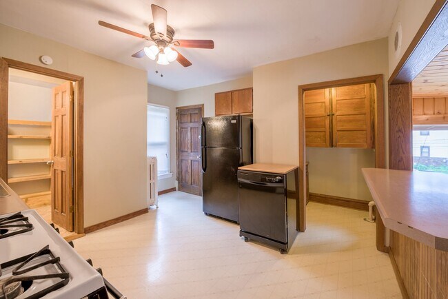 Building Photo - 4849 Vincent Ave S