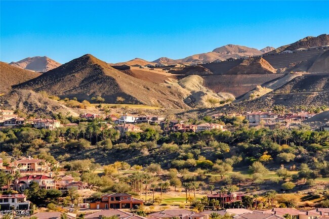 Building Photo - 64 Strada Principale