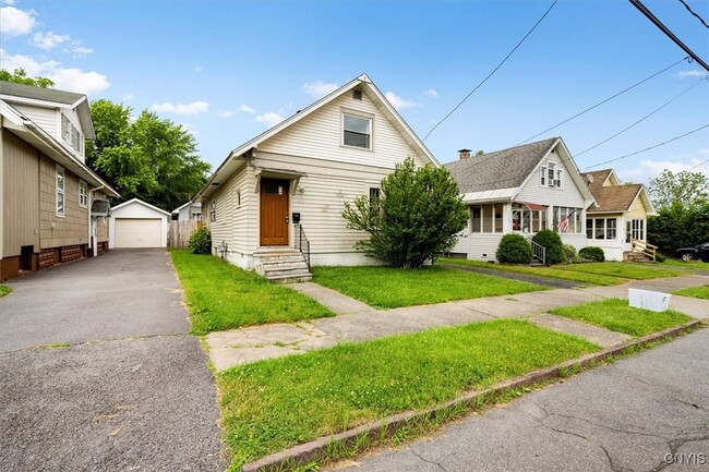 Building Photo - 1410 Fincke Ave