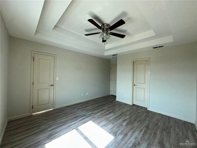 Building Photo - 414 S Newport Ave