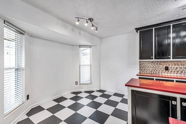 Building Photo - 412 E 89th St